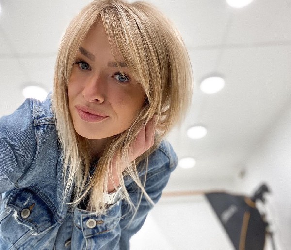 Kobieta Chce Znaleźć Partnera Do Spotkań Po Godzinach Pracy