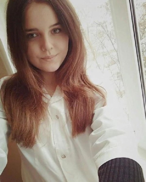 22-latka Poszukuje Wyłącznie Dojrzałego Partnera