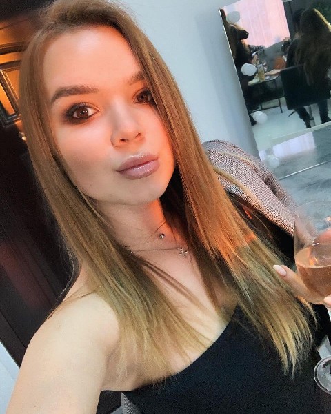 Młodziutka Dziewczyna Poszukuje Doświadczonego