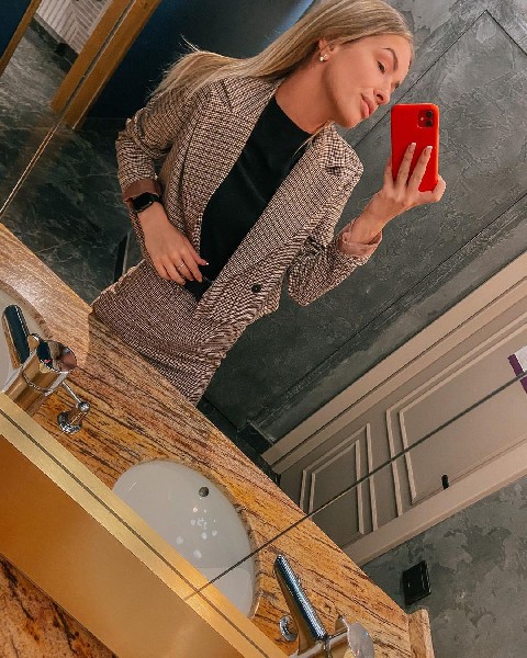 Pani Licząca 36 Lat Pragnie Znaleźć Partnera Umiejącego Się Zabawić