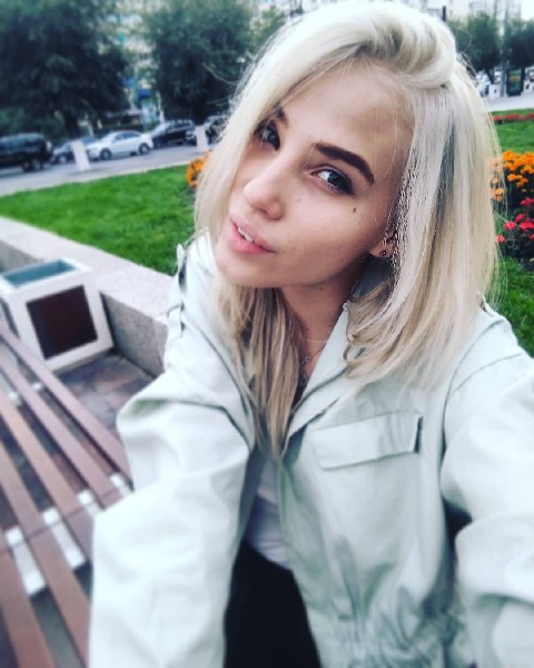 Pani Mająca 29 Lat Pozna Kompana W Celu Odbywania Razem Namiętnych Wypraw