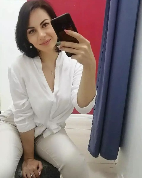 Bez Zahamowań W Kwiecie Wieku Femme Fatale Czeka Na Namiętnego Adoratora