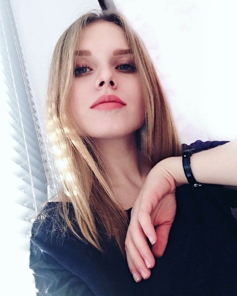 Jestem Młodziutka I Jestem Skromna