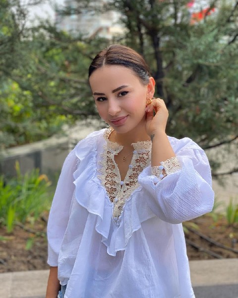 Drobne Przyjemności Z 28-latką