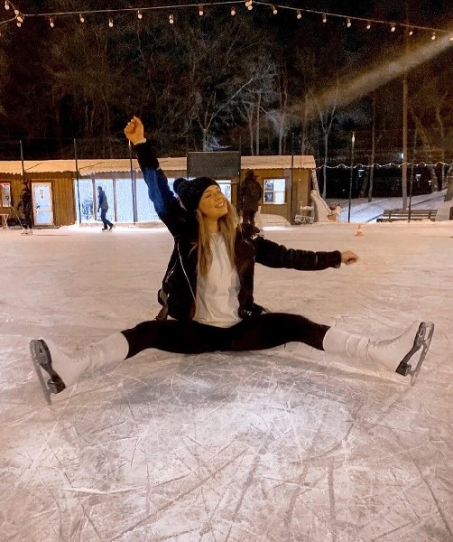 Młoda 23-latka Poszukuje Dojrzałego Faceta