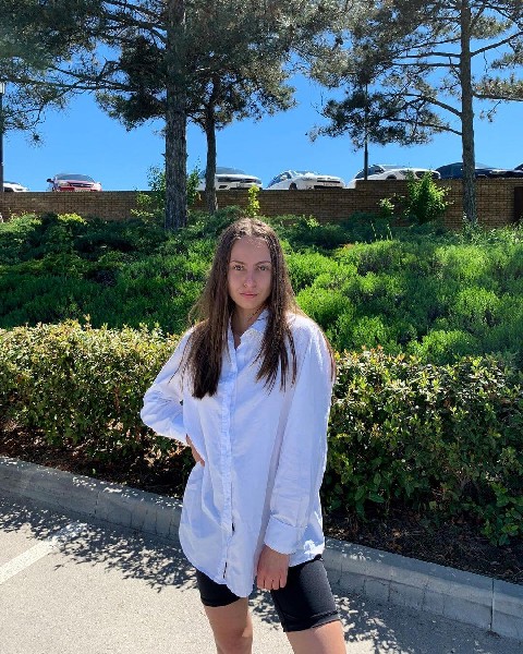 21-letnia Dziewczyna Szuka Doświadczonego Pana