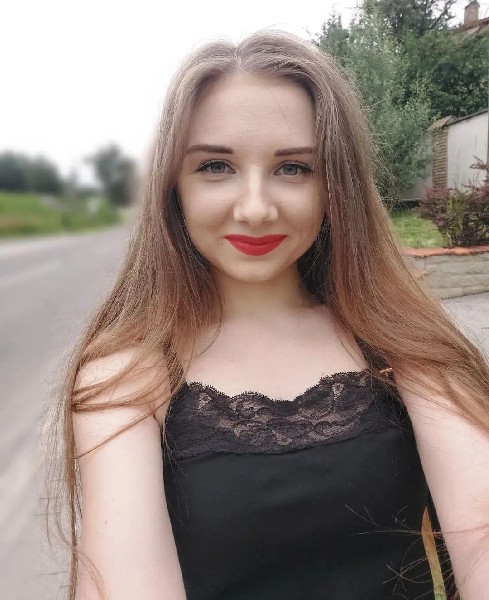  22-letnia Dziewczyna Zaprasza Na Wieczór Bez żadnych Następstw