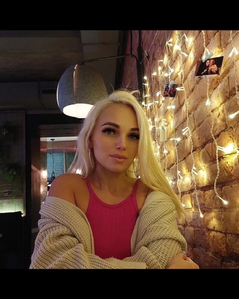 Kręcą Mnie Panowie Powyżej Trzydziestego Roku życia Choć Jestem Tylko 21-latką