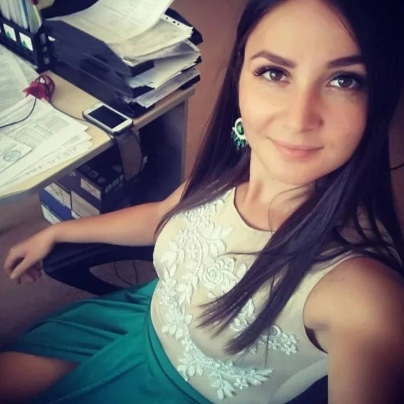 Pociągająca Doświadczona Pani Na łowach Na Odważnego Kochanka